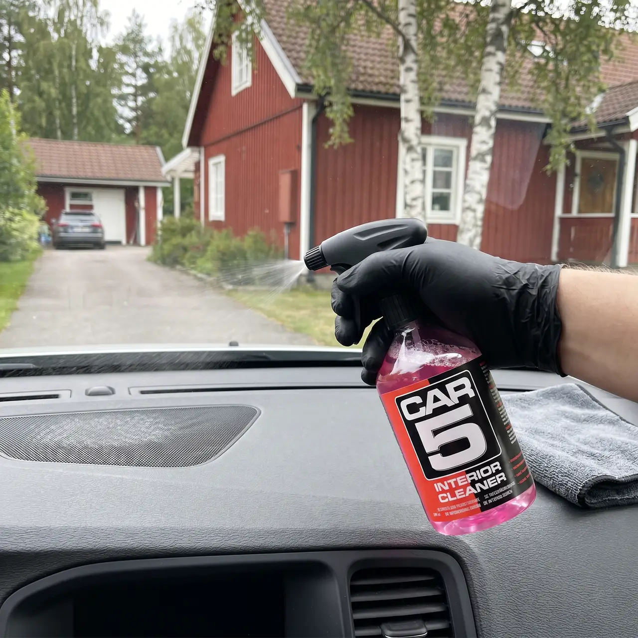 Bildmontage av CAR5 Interior Cleaner
