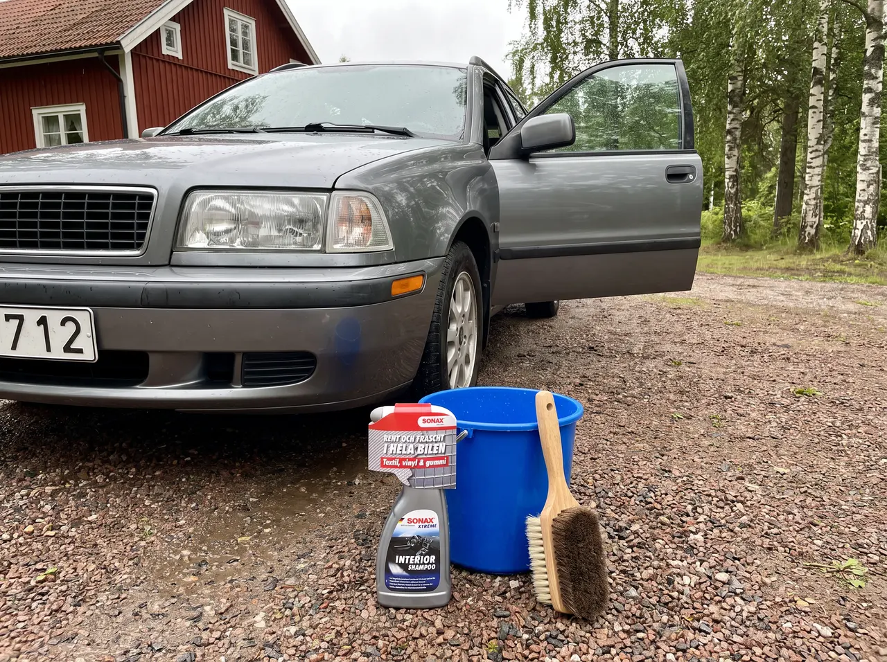 Bildmontage av Sonax Xtreme Interior Shampoo