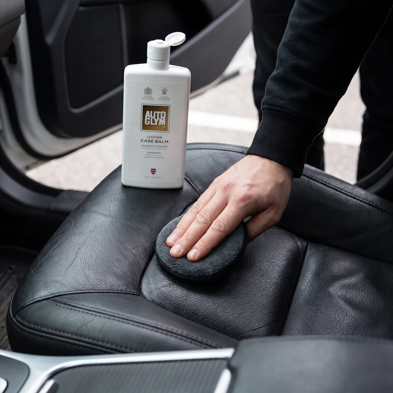 Bildmontage av Autoglym Leather Care Balm
