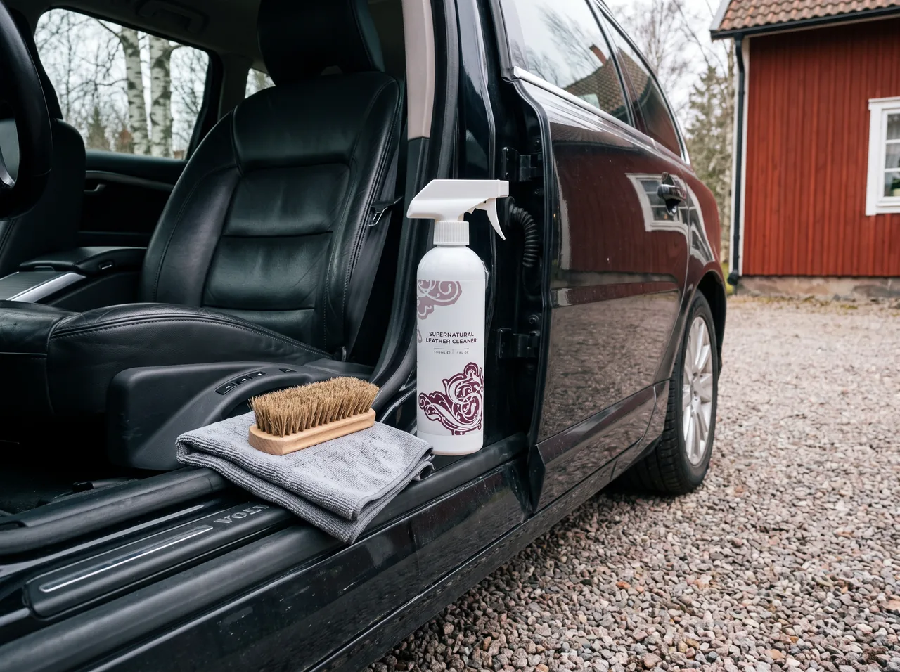 Bildmontage av Dodo Juice Supernatural Leather Cleaner