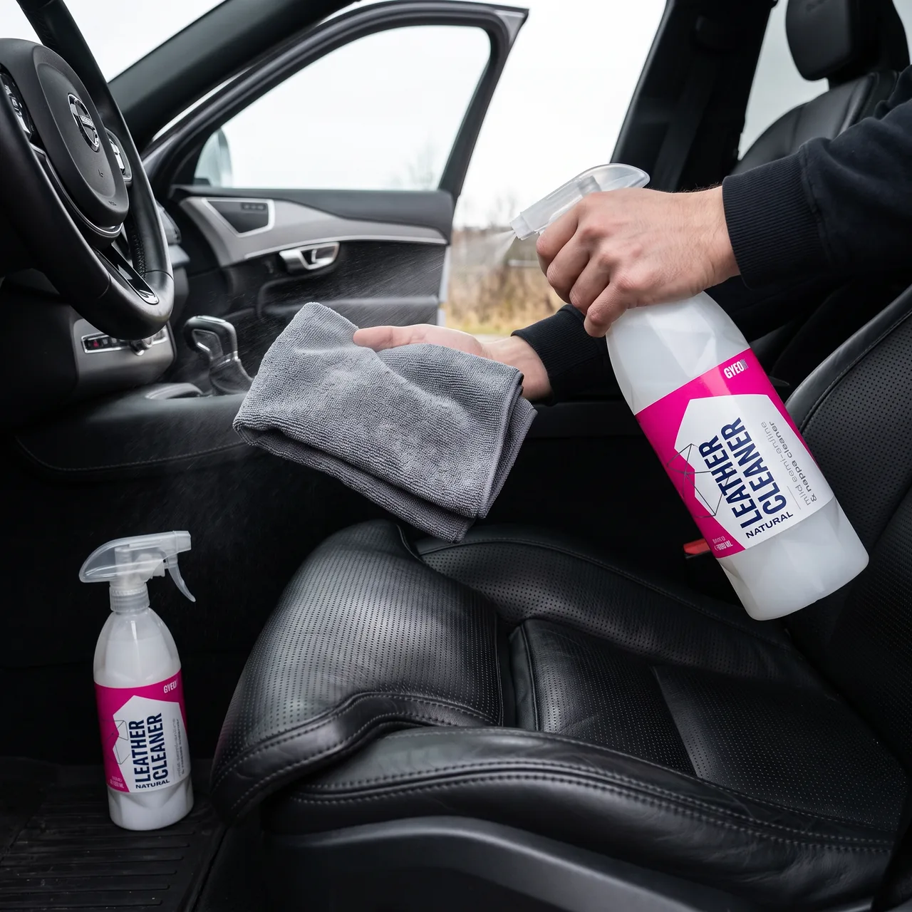 Bildmontage av Gyeon Q²M LeatherCleaner Natural