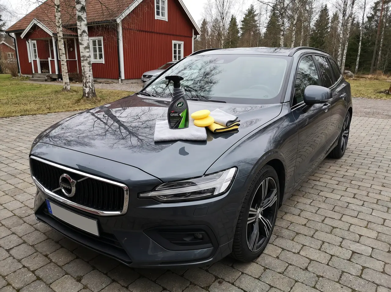 Bildmontage av Turtle Wax Hybrid Ceramic Spray Coating