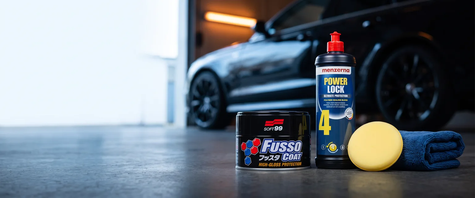 Bildmontage av Soft99 Fusso Coat Black och Menzerna Power Lock Ultimate Protection