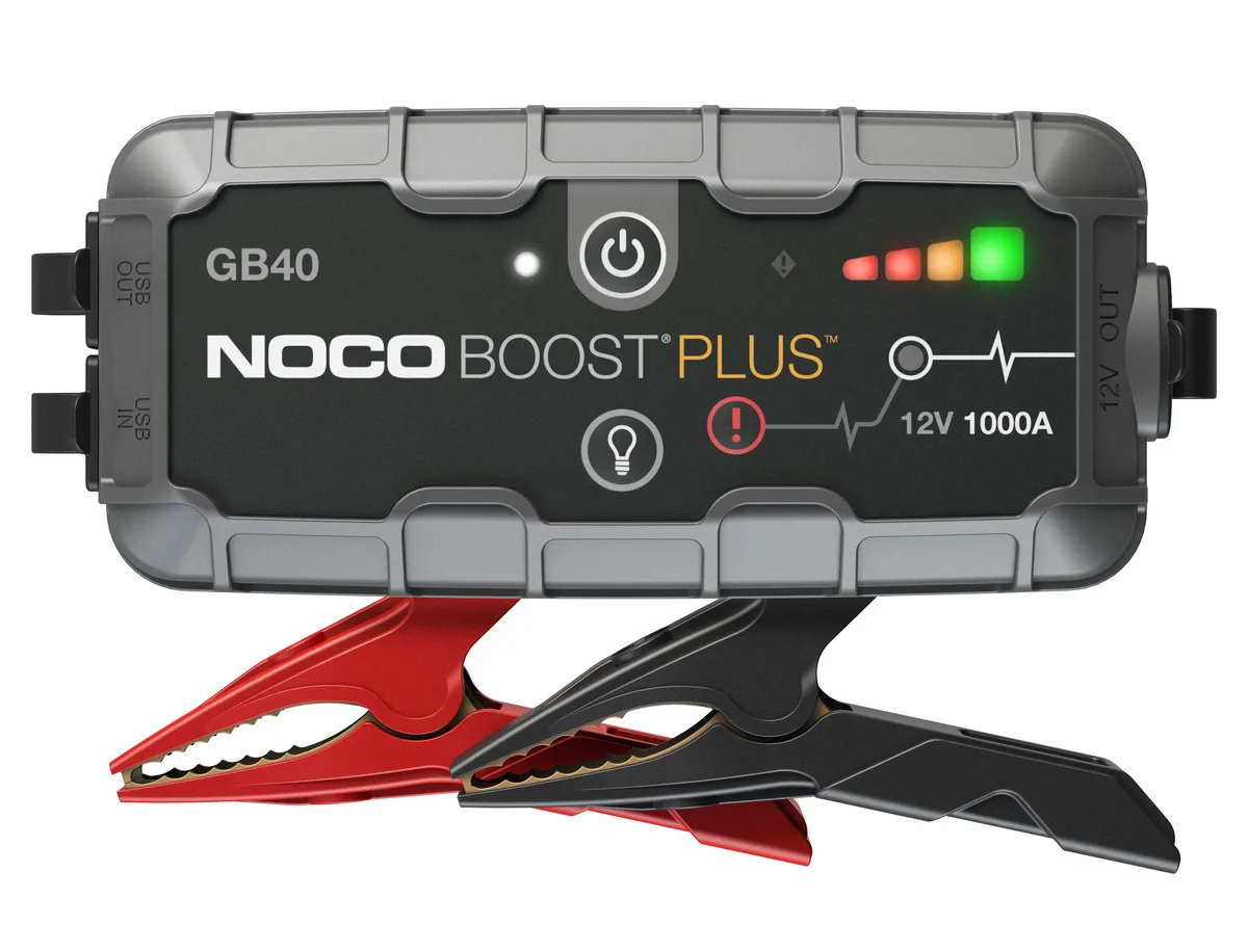 Noco Boost Plus GB40 startbooster med röd och svart klämma
